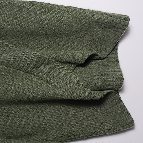 SAKS FIFTH AVENUE 100% Cashmere Wrap Hem Mock Neck Green Sweater Size Medium - Picture 4 of 16